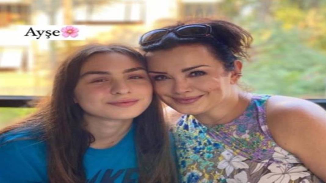 Esra Ceyhan'ın 16 Yıldır Herkesten Sır Gibi Sakladığı Kızı Ayşe'ye Bir Bakın! Annesini Geçti Bile 3